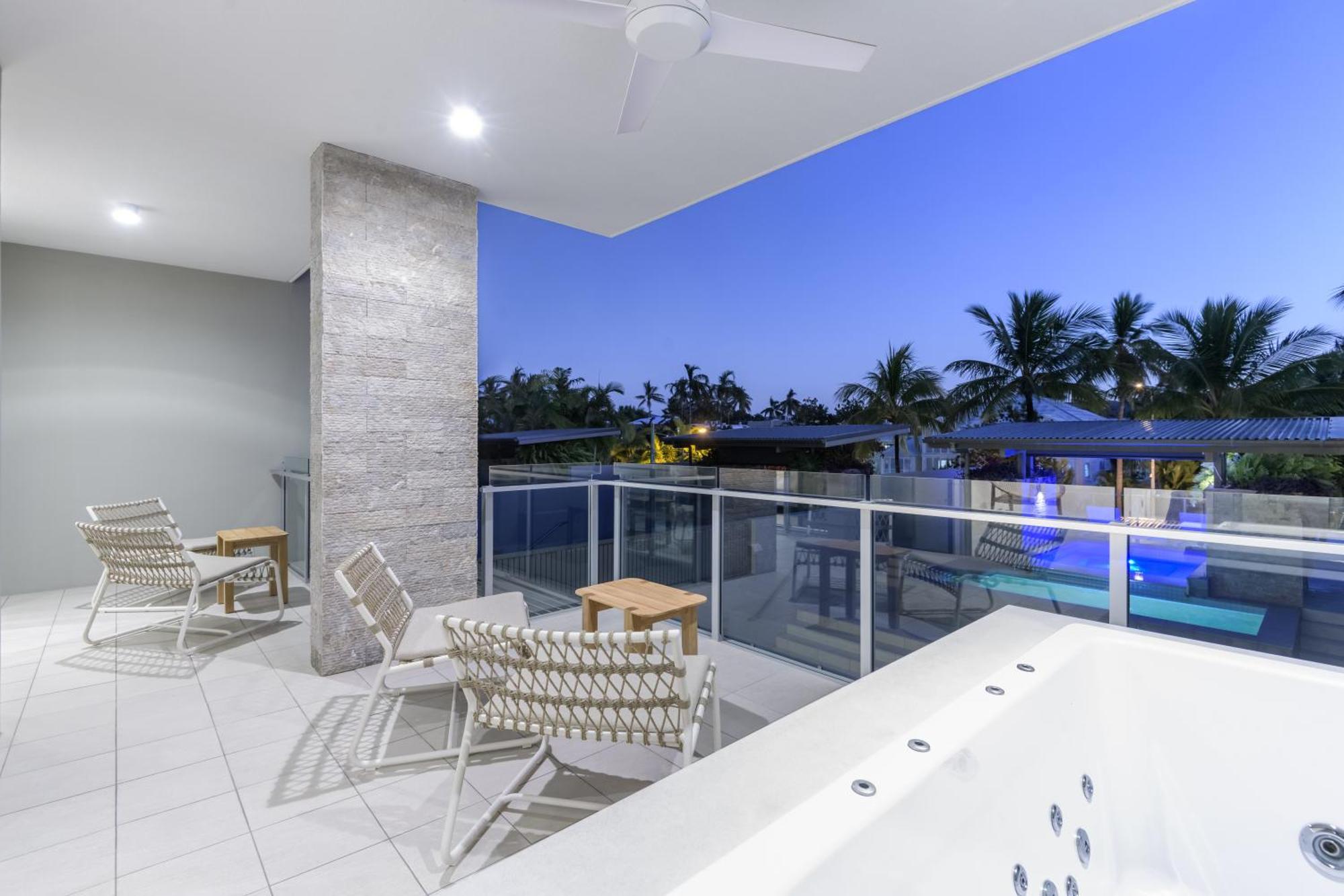 Coconut Grove Aparthotel Port Douglas Exterior foto